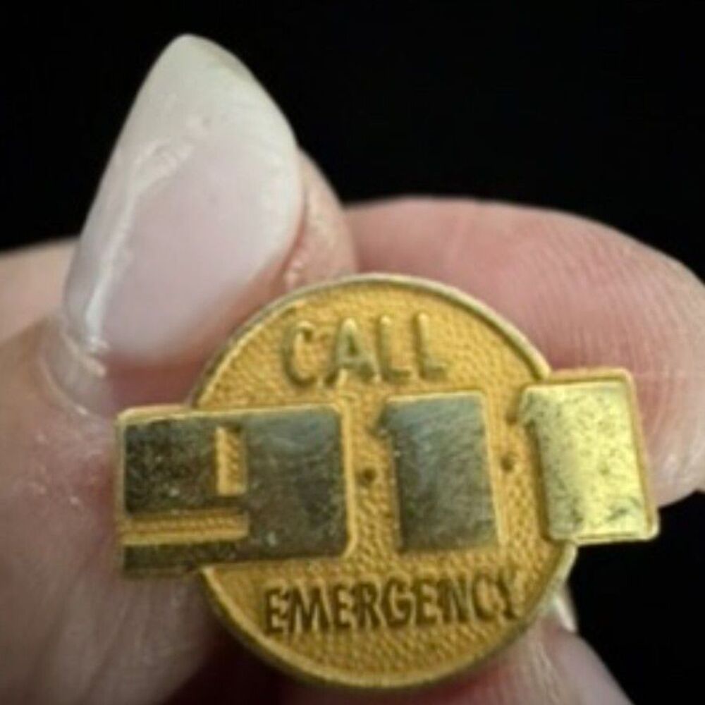 vtg Gold Tone CALL 911 emergency lapel pin